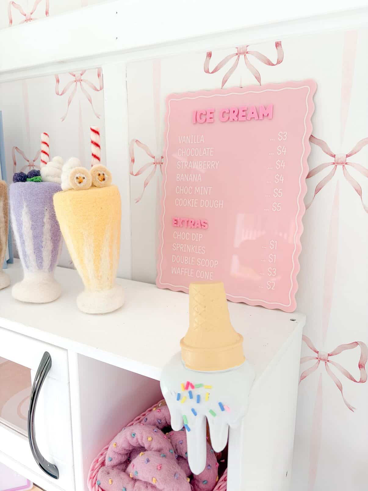 Personalised Scalloped Acrylic Ice Cream Menu